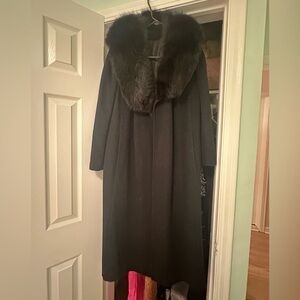 Regency Cashmere Black Coat with Luxurious Collar